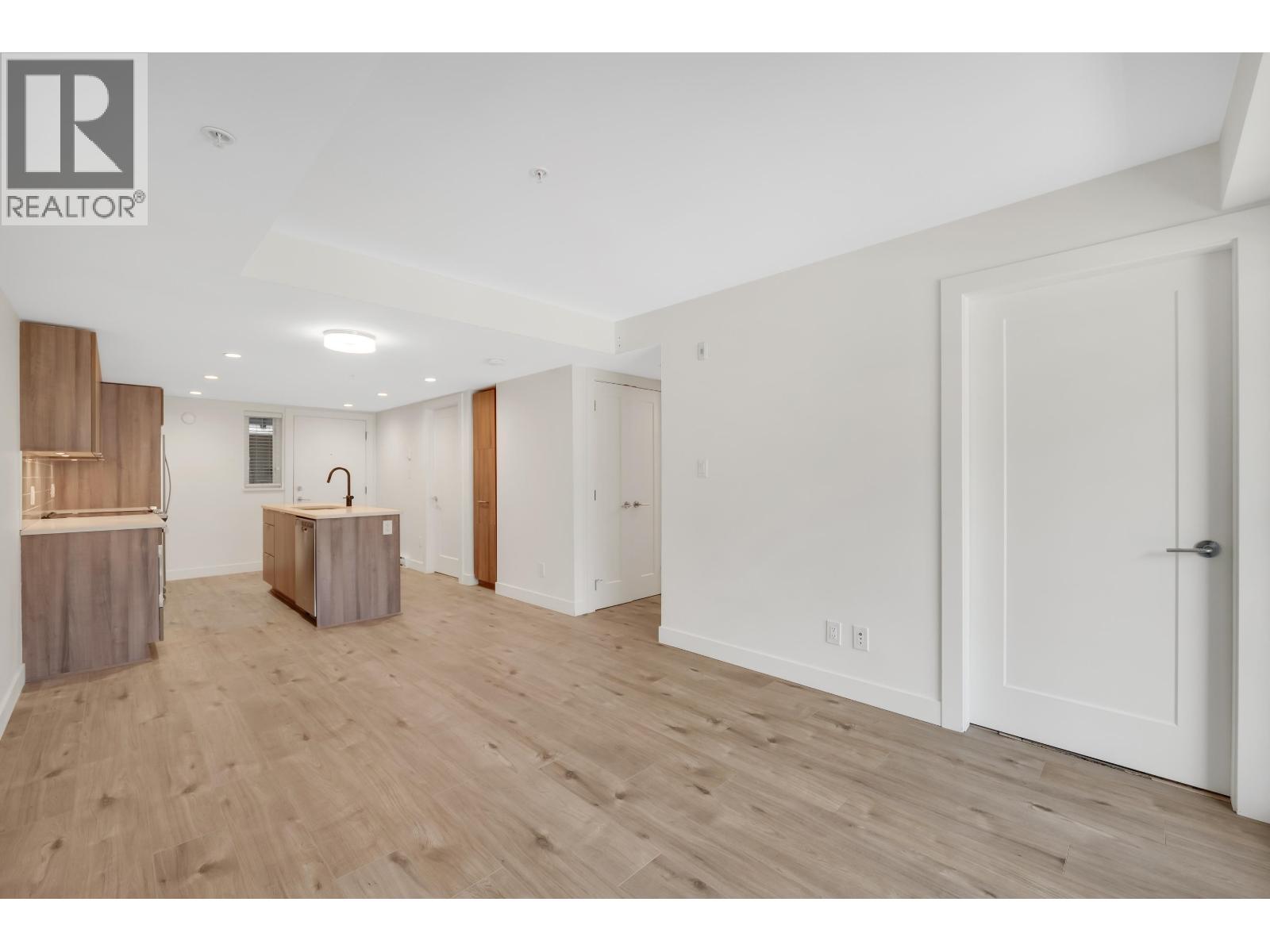 414 1365 Pemberton Avenue, Squamish, British Columbia  V8B 1B7 - Photo 5 - R3096728