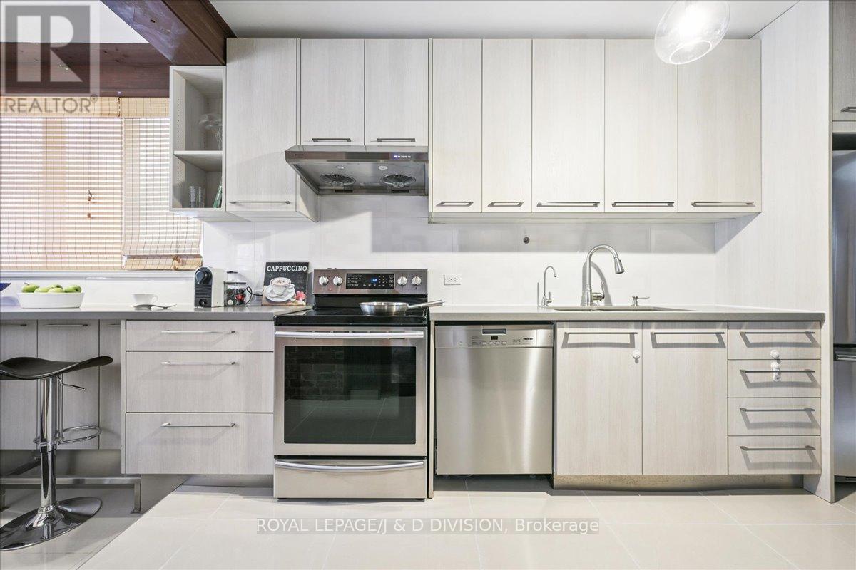 181 Clendenan Avenue, Toronto (High Park North), Ontario  M6P 2W9 - Photo 13 - W12852338