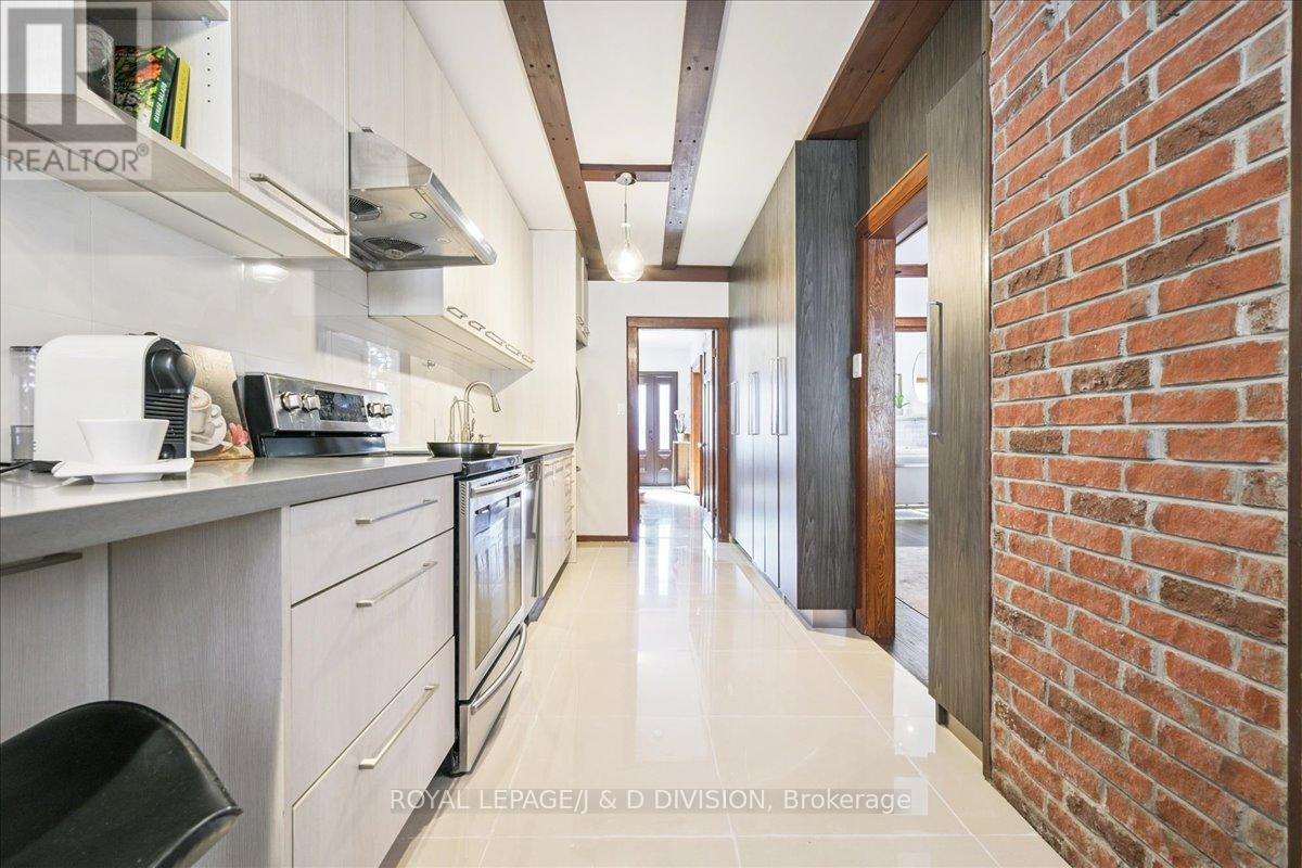 181 Clendenan Avenue, Toronto (High Park North), Ontario  M6P 2W9 - Photo 15 - W12852338