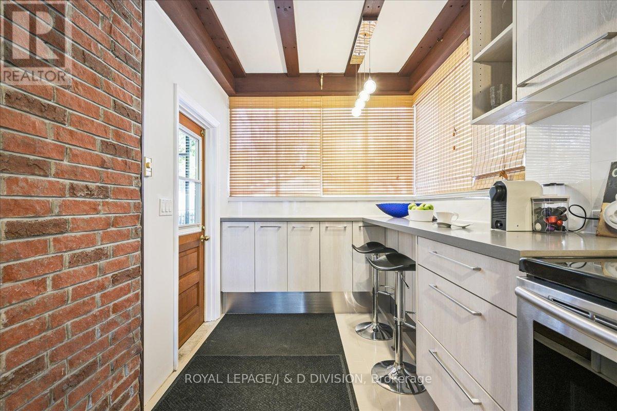 181 Clendenan Avenue, Toronto (High Park North), Ontario  M6P 2W9 - Photo 17 - W12852338