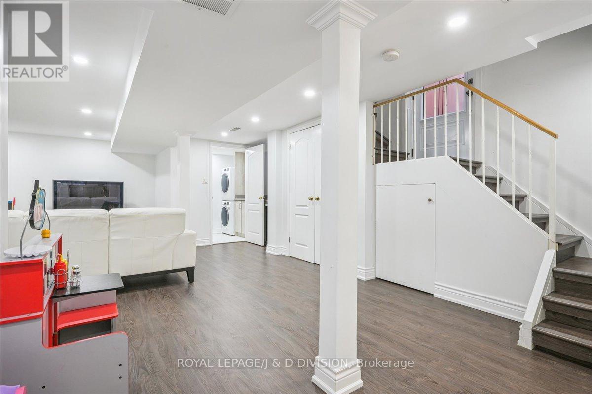 181 Clendenan Avenue, Toronto (High Park North), Ontario  M6P 2W9 - Photo 28 - W12852338