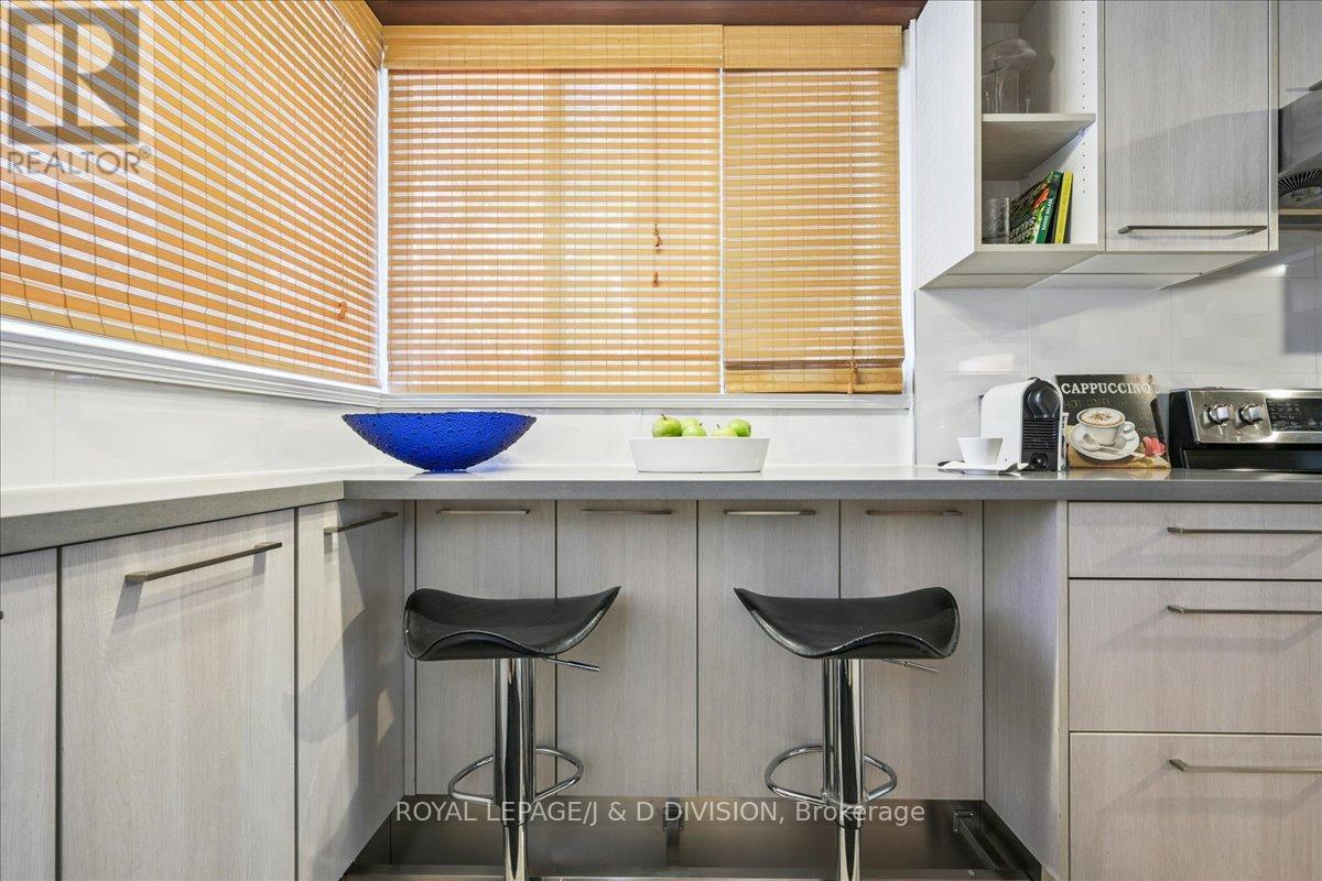 181 Clendenan Avenue, Toronto (High Park North), Ontario  M6P 2W9 - Photo 14 - W12852338