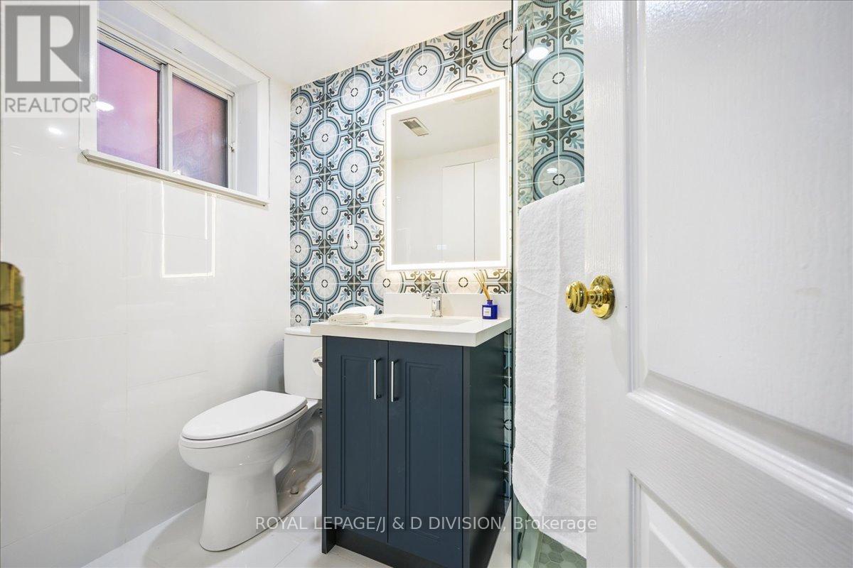 181 Clendenan Avenue, Toronto (High Park North), Ontario  M6P 2W9 - Photo 34 - W12852338