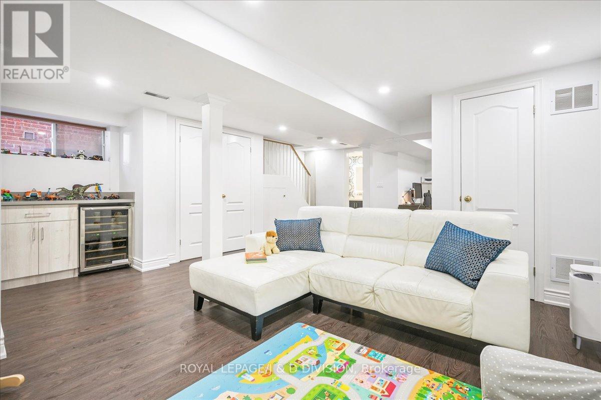 181 Clendenan Avenue, Toronto (High Park North), Ontario  M6P 2W9 - Photo 30 - W12852338