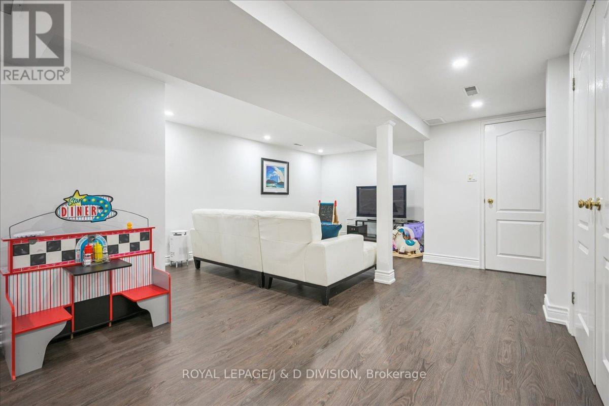 181 Clendenan Avenue, Toronto (High Park North), Ontario  M6P 2W9 - Photo 29 - W12852338