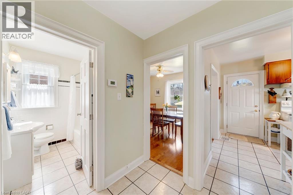 22 Churchill Avenue, Hamilton, Ontario  L9A 1J5 - Photo 8 - 40810058