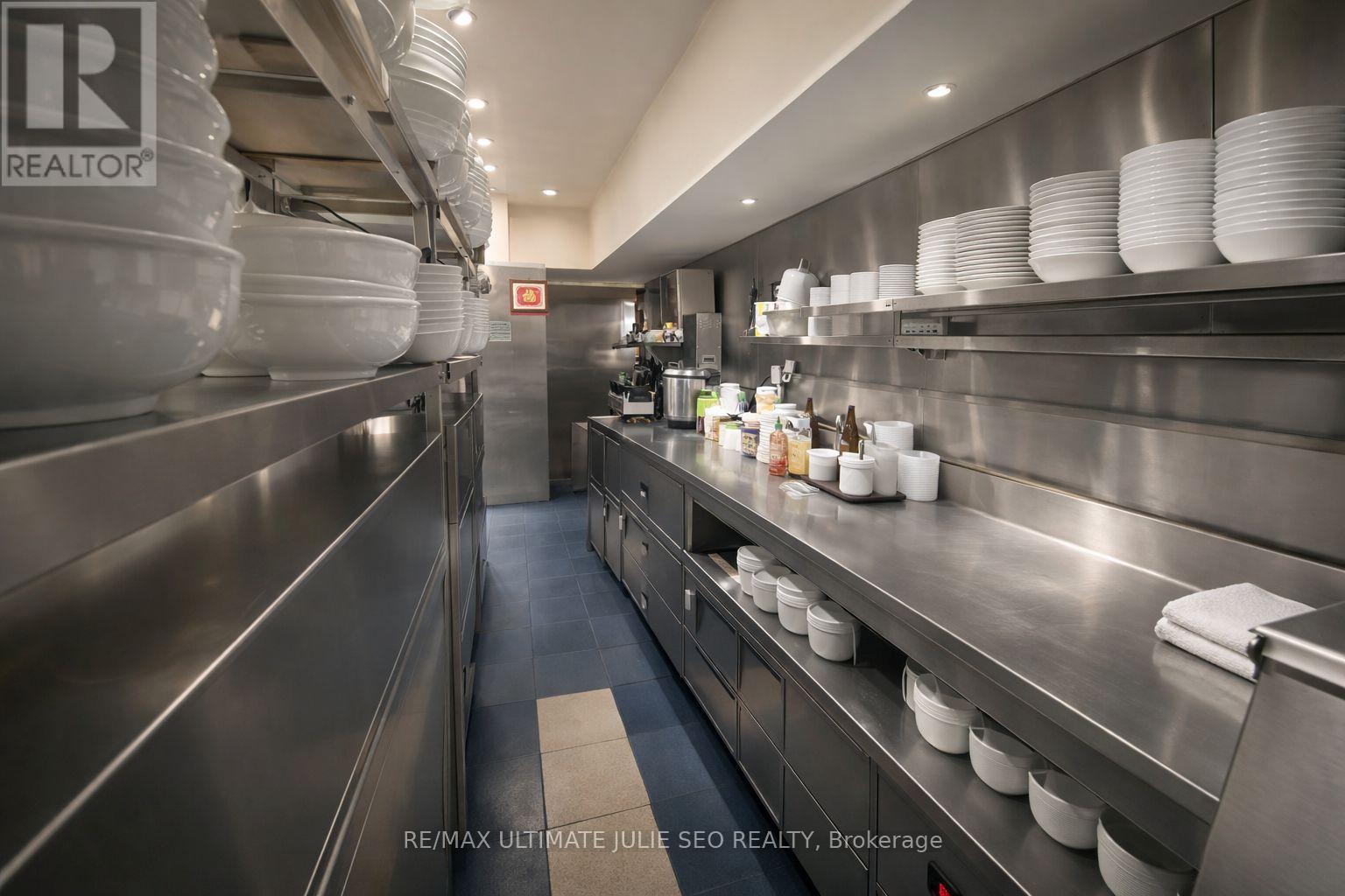 5197 Yonge Street, Toronto, Ontario  M2N 5P7 - Photo 8 - C12852388