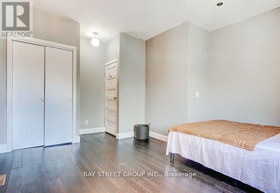 105 Massey Street, Toronto (Niagara), Ontario  M6J 2T5 - Photo 17 - C12852404