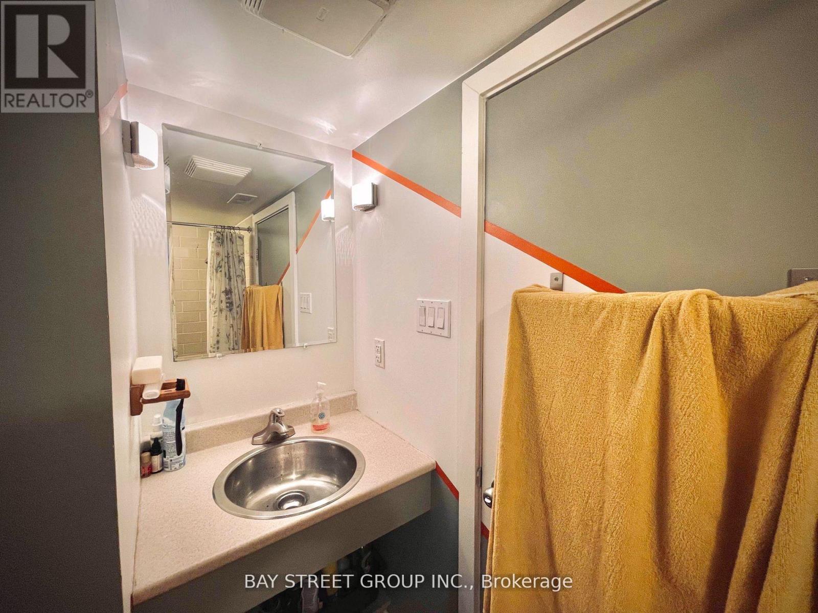 105 Massey Street, Toronto (Niagara), Ontario  M6J 2T5 - Photo 22 - C12852404