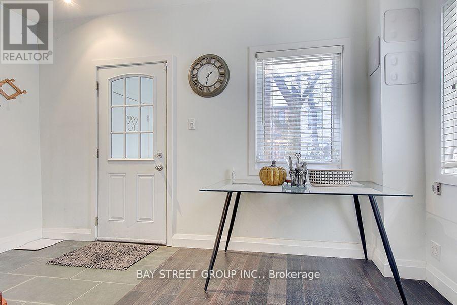 105 Massey Street, Toronto (Niagara), Ontario  M6J 2T5 - Photo 5 - C12852404