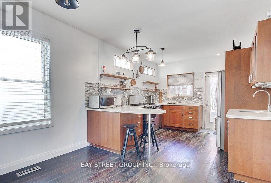 105 Massey Street, Toronto (Niagara), Ontario  M6J 2T5 - Photo 9 - C12852404