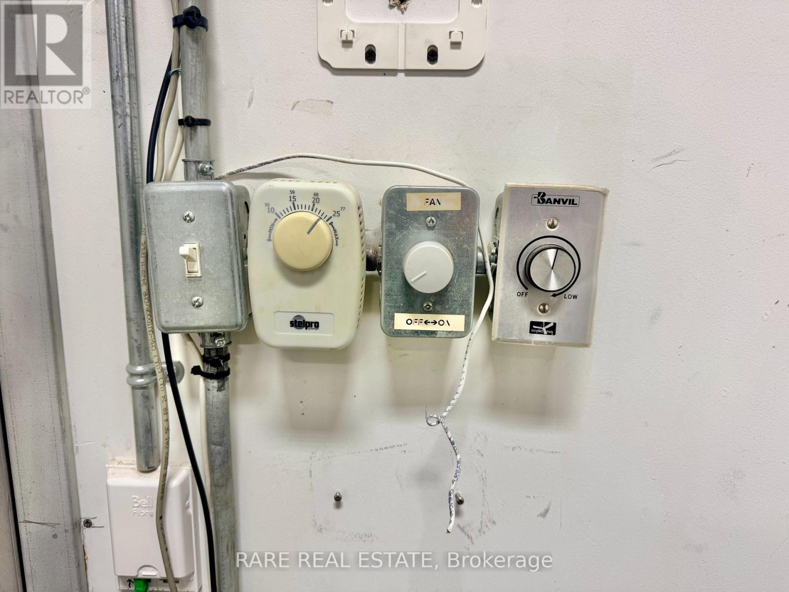 135 - 163 Sterling Road, Toronto (Dufferin Grove), Ontario  M6R 2B2 - Photo 12 - C12852418