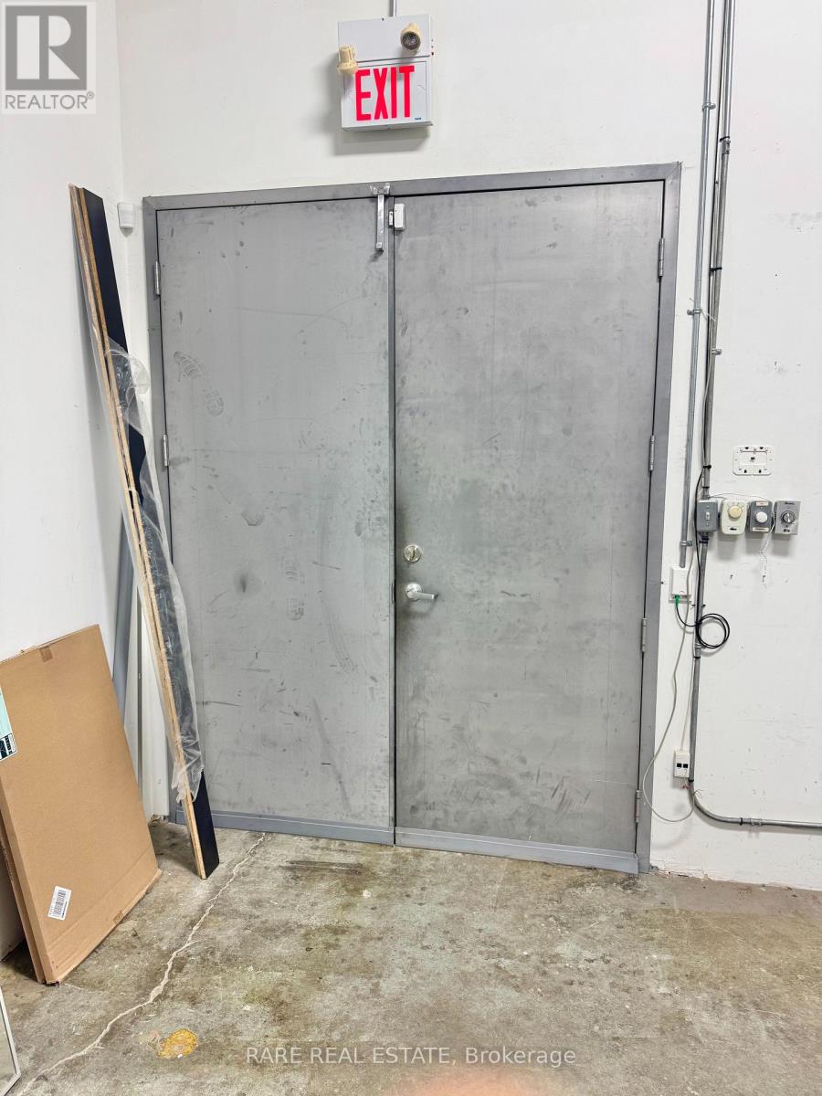 135 - 163 Sterling Road, Toronto (Dufferin Grove), Ontario  M6R 2B2 - Photo 16 - C12852418