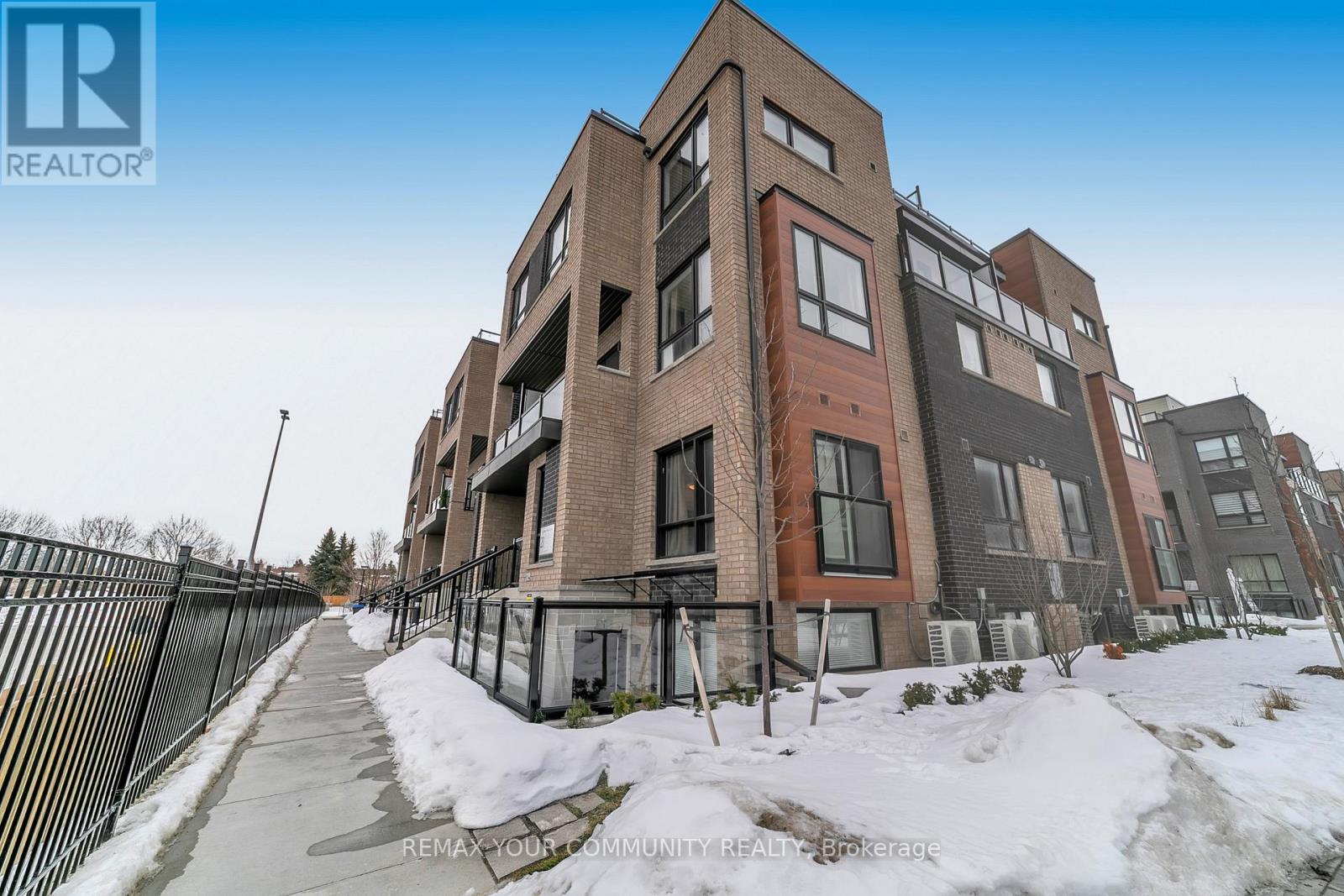 191 - 2-20 LYTHAM GREEN CIRCLE, Newmarket, Ontario