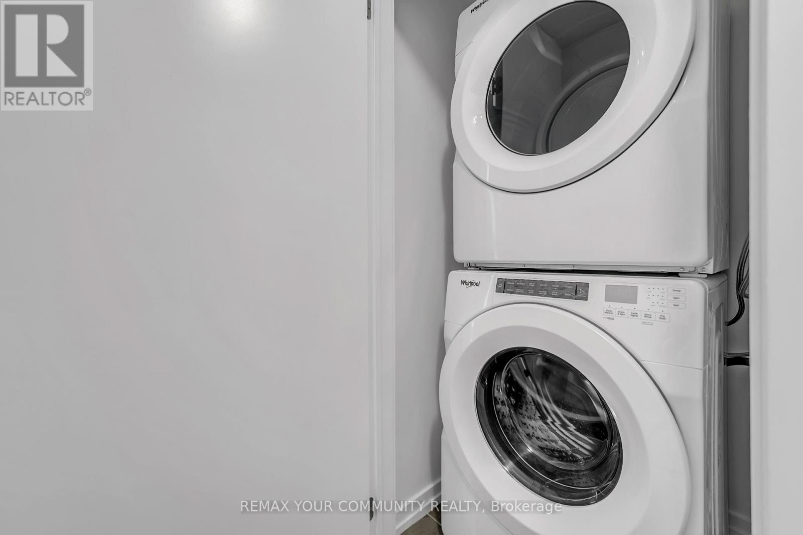 191 - 2-20 Lytham Green Circle, Newmarket (Glenway Estates), Ontario  L3Y 0H3 - Photo 10 - N12852390