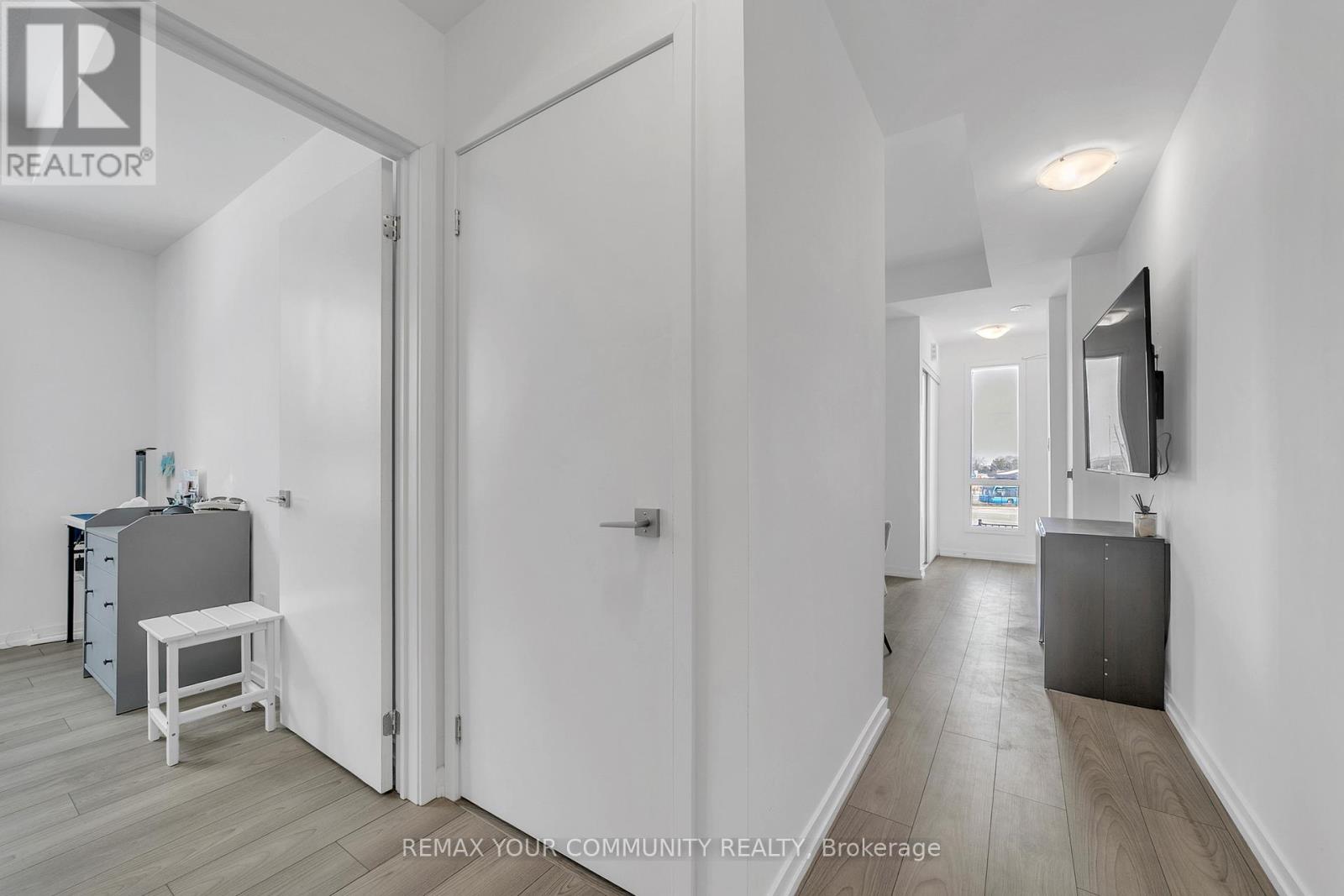 191 - 2-20 Lytham Green Circle, Newmarket (Glenway Estates), Ontario  L3Y 0H3 - Photo 7 - N12852390