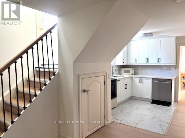 1 OTTAWA COURT, aurora (aurora heights), Ontario