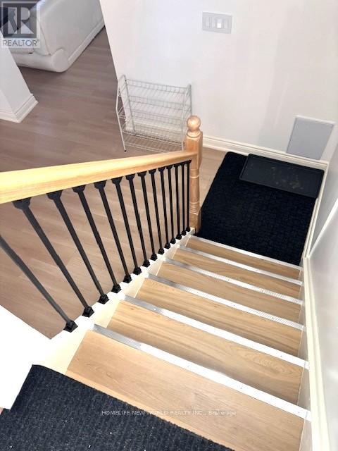 1 Ottawa Court, Aurora (Aurora Heights), Ontario  L4G 2Y6 - Photo 3 - N12852444