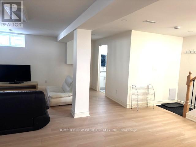 1 Ottawa Court, Aurora (Aurora Heights), Ontario  L4G 2Y6 - Photo 9 - N12852444