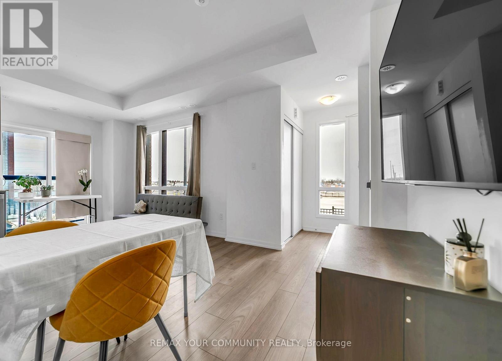 191 - 2-20 Lytham Green Circle, Newmarket (Glenway Estates), Ontario  L3Y 0H3 - Photo 3 - N12852390