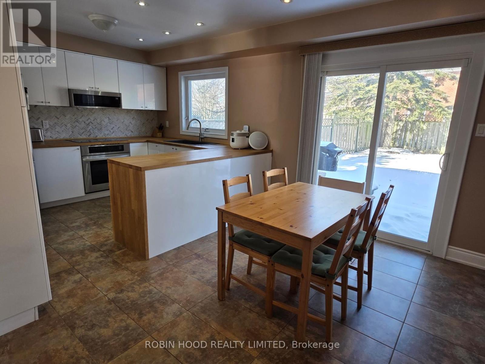 - 4915 Natkarni Crescent, Mississauga (East Credit), Ontario  L5V 1L5 - Photo 3 - W12852374