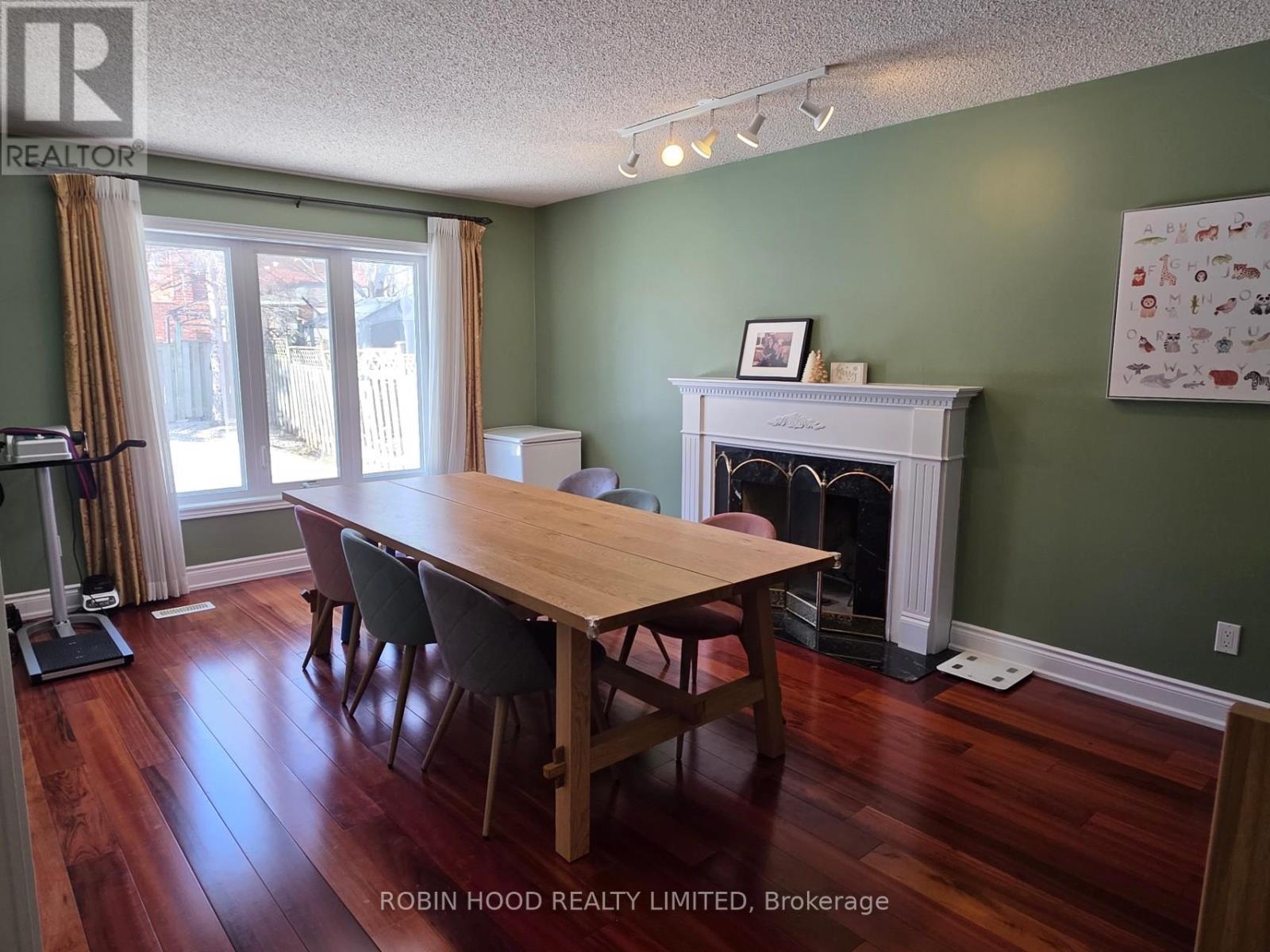 - 4915 Natkarni Crescent, Mississauga (East Credit), Ontario  L5V 1L5 - Photo 7 - W12852374