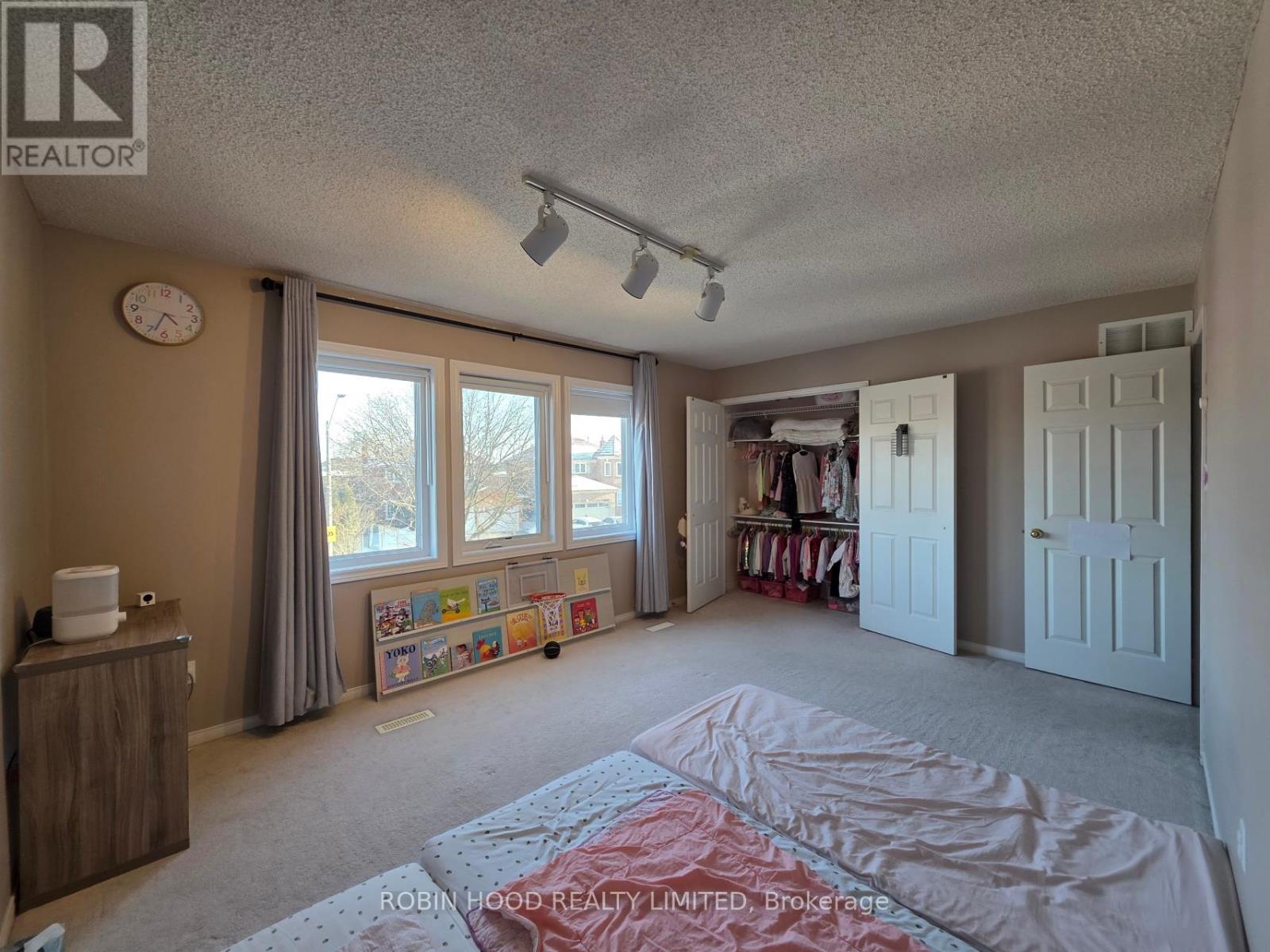 - 4915 Natkarni Crescent, Mississauga (East Credit), Ontario  L5V 1L5 - Photo 9 - W12852374