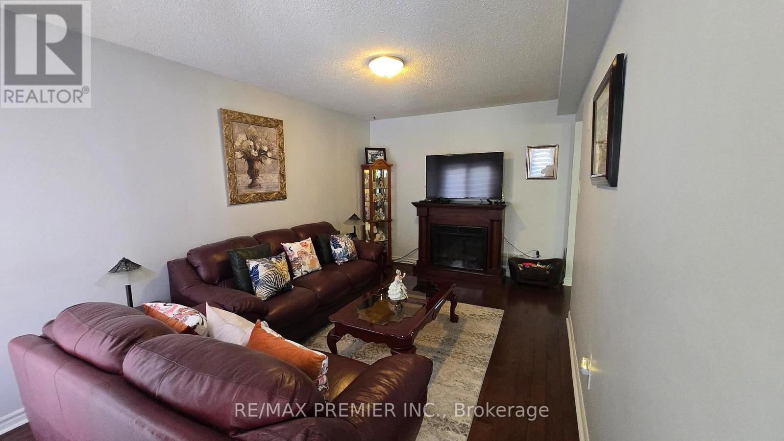 54 Fountainbridge Drive, Caledon (Bolton East), Ontario  L7E 1N4 - Photo 10 - W12852394