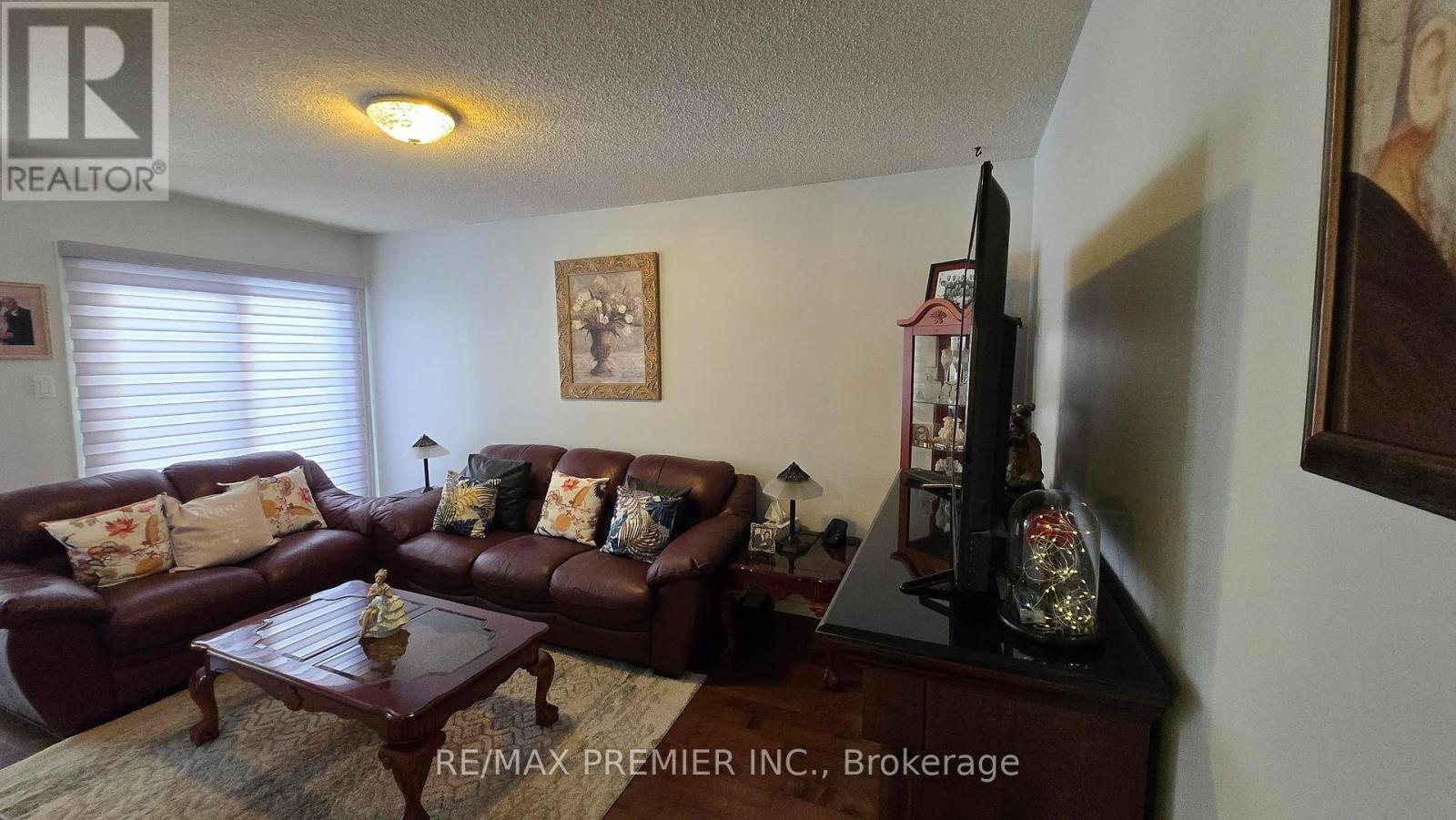 54 Fountainbridge Drive, Caledon (Bolton East), Ontario  L7E 1N4 - Photo 11 - W12852394