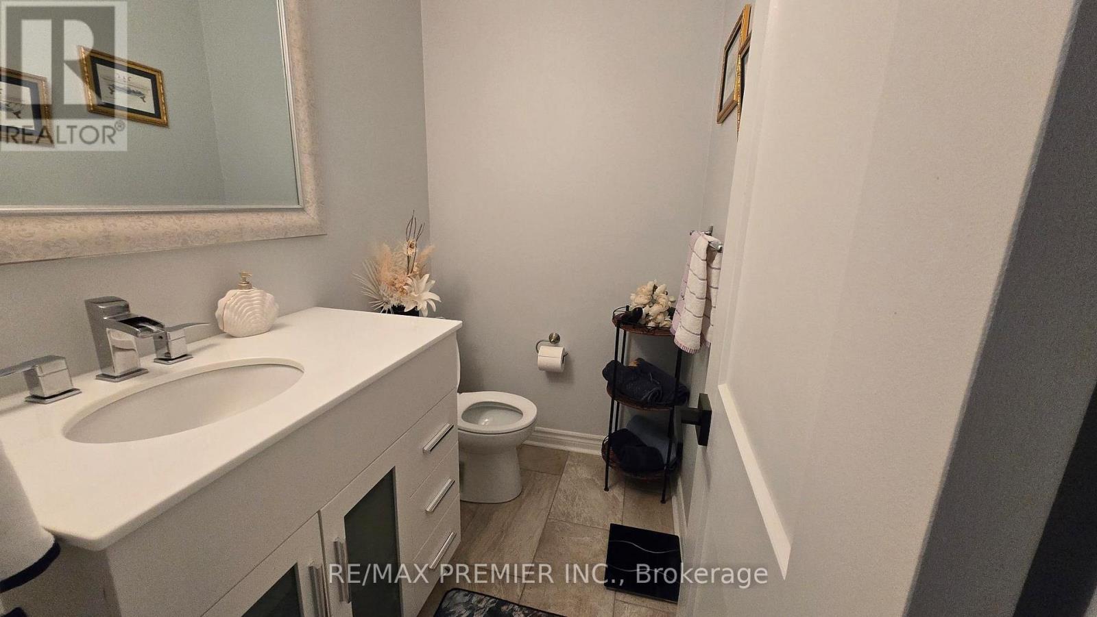 54 Fountainbridge Drive, Caledon (Bolton East), Ontario  L7E 1N4 - Photo 13 - W12852394