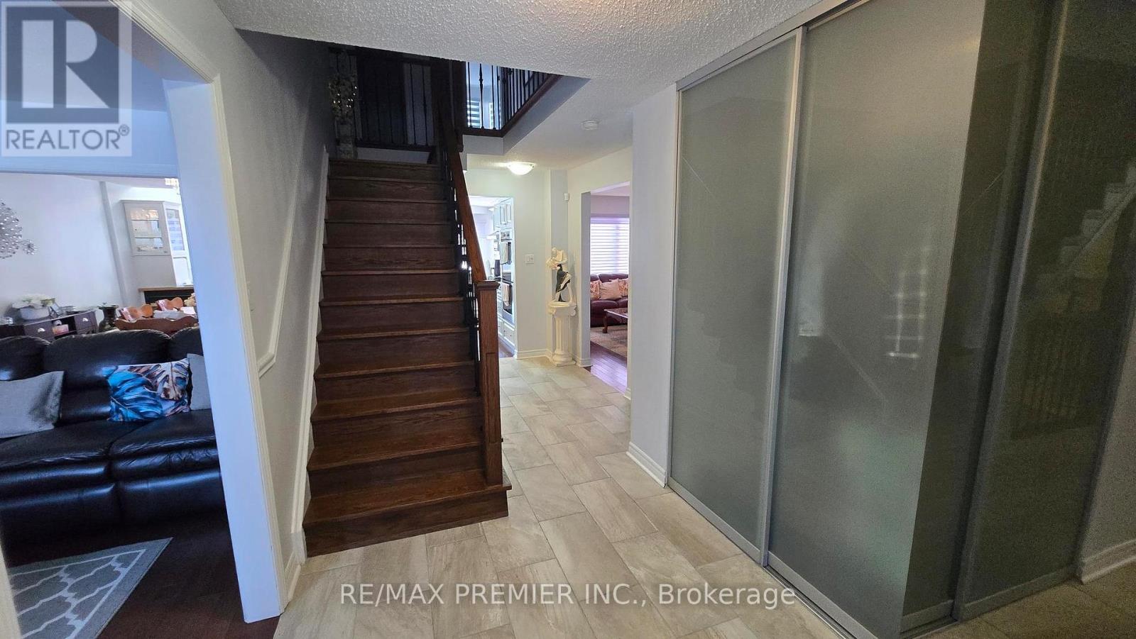 54 Fountainbridge Drive, Caledon (Bolton East), Ontario  L7E 1N4 - Photo 14 - W12852394