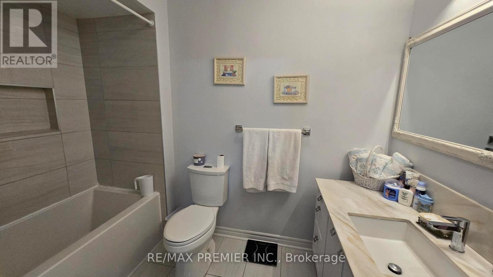 54 Fountainbridge Drive, Caledon (Bolton East), Ontario  L7E 1N4 - Photo 22 - W12852394