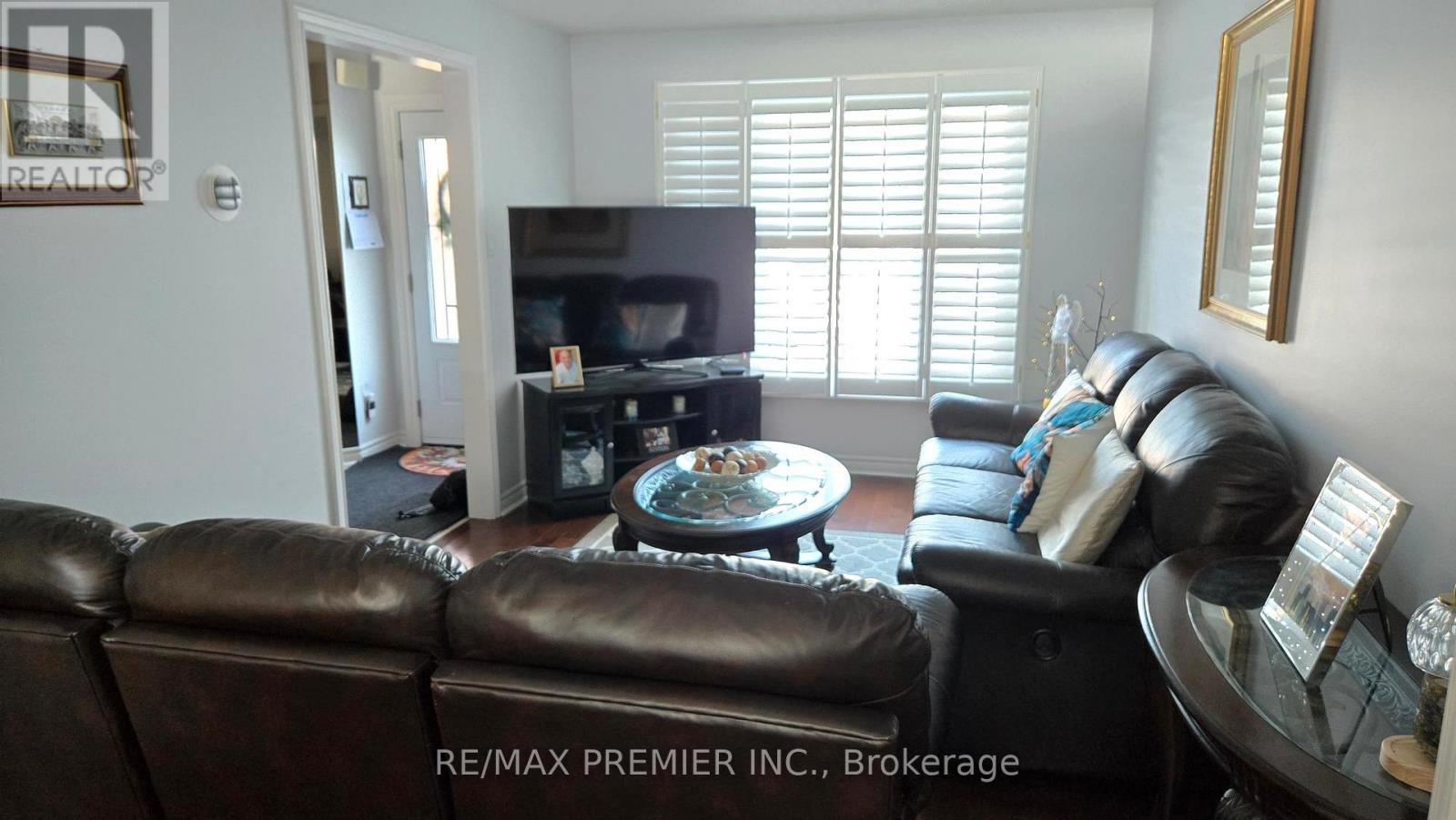 54 Fountainbridge Drive, Caledon (Bolton East), Ontario  L7E 1N4 - Photo 3 - W12852394