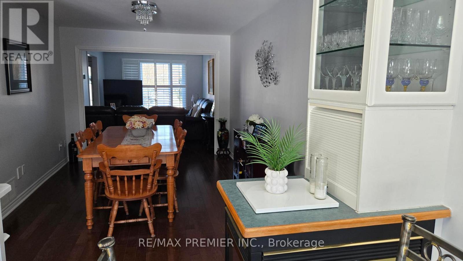 54 Fountainbridge Drive, Caledon (Bolton East), Ontario  L7E 1N4 - Photo 4 - W12852394