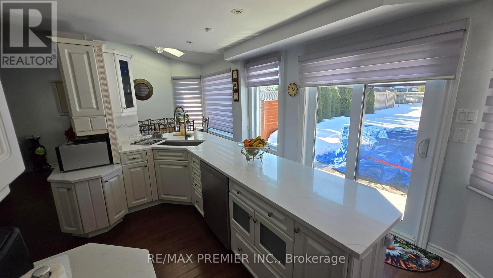 54 Fountainbridge Drive, Caledon (Bolton East), Ontario  L7E 1N4 - Photo 7 - W12852394