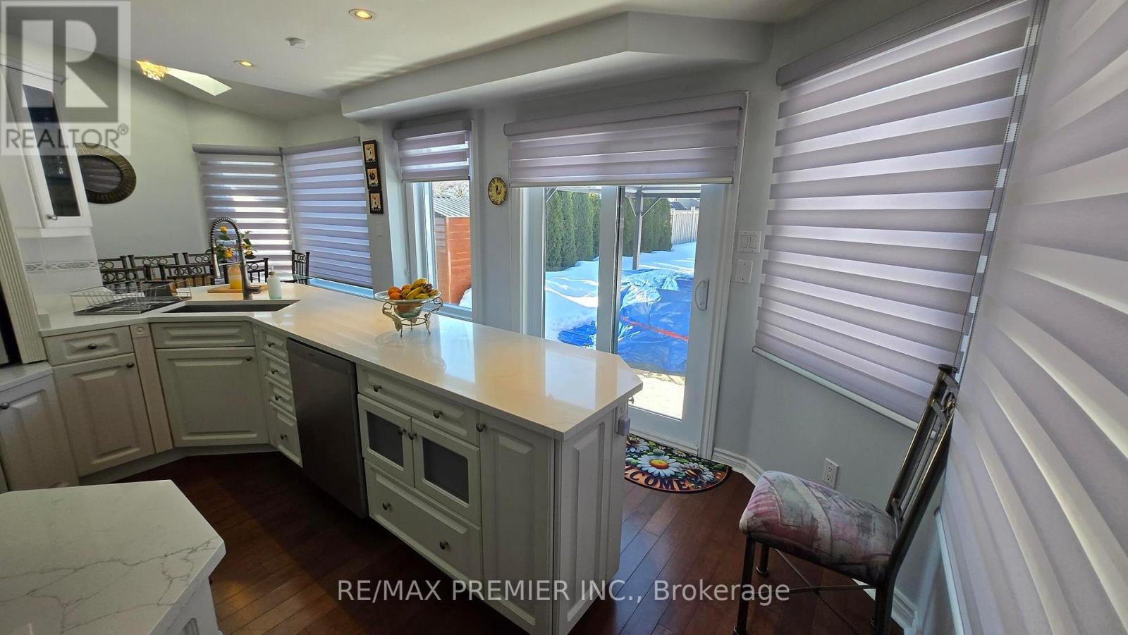 54 Fountainbridge Drive, Caledon (Bolton East), Ontario  L7E 1N4 - Photo 9 - W12852394