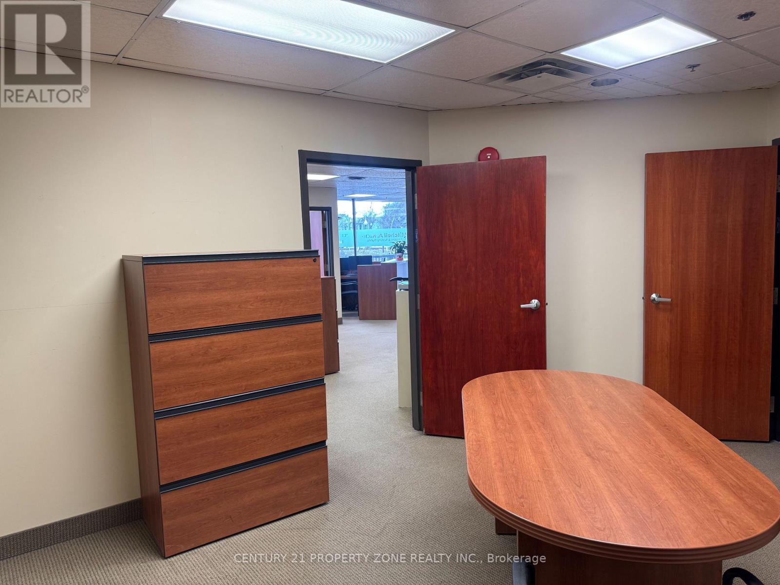 102 Lakeshore Road E, Oakville (Oo Old Oakville), Ontario  L6J 2Z4 - Photo 10 - W12852398