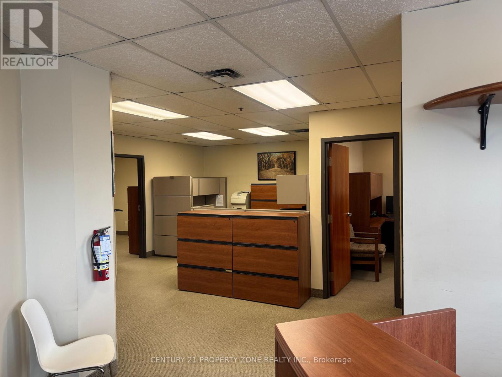 102 Lakeshore Road E, Oakville (Oo Old Oakville), Ontario  L6J 2Z4 - Photo 3 - W12852398