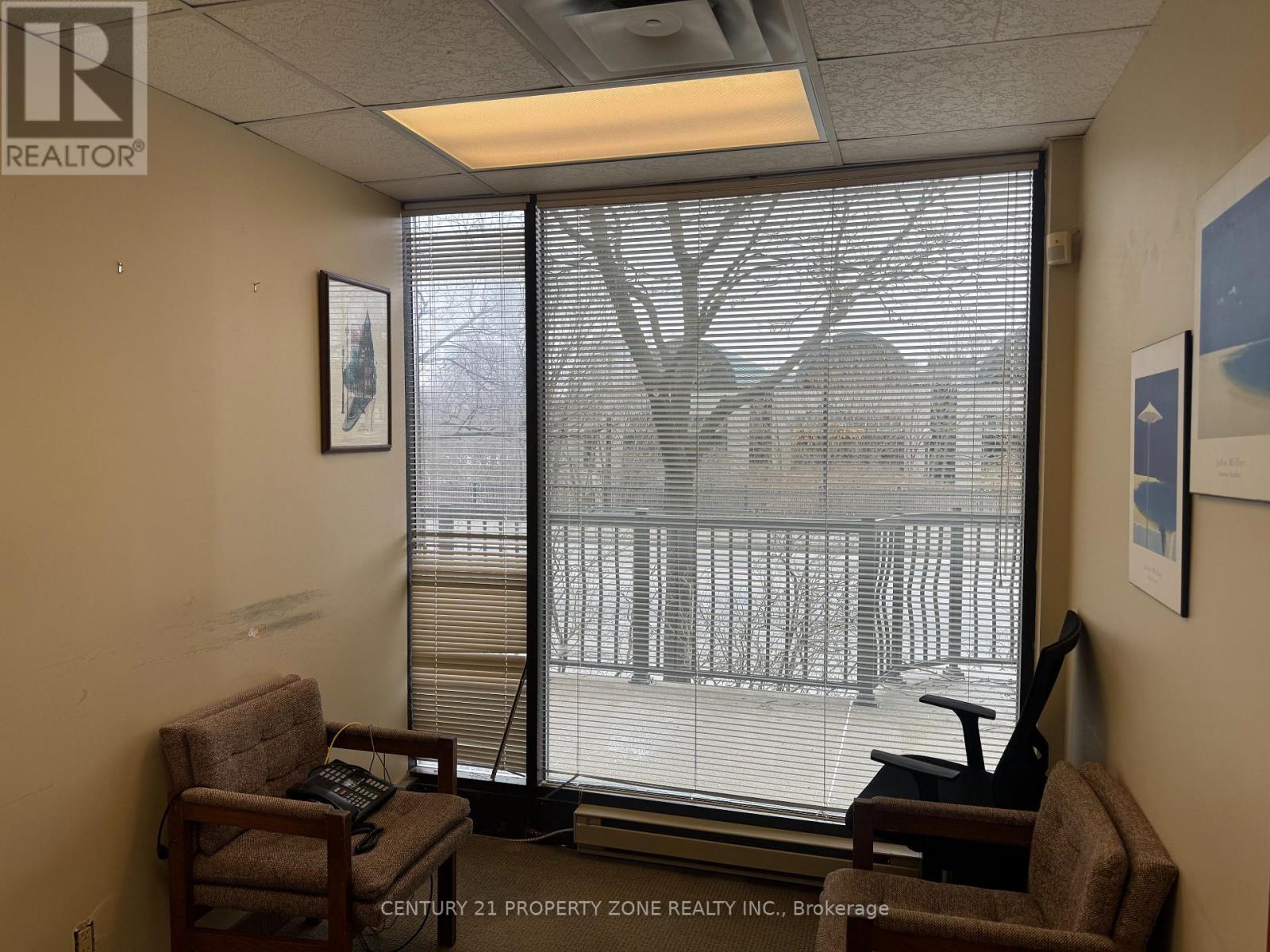 102 Lakeshore Road E, Oakville (Oo Old Oakville), Ontario  L6J 2Z4 - Photo 4 - W12852398