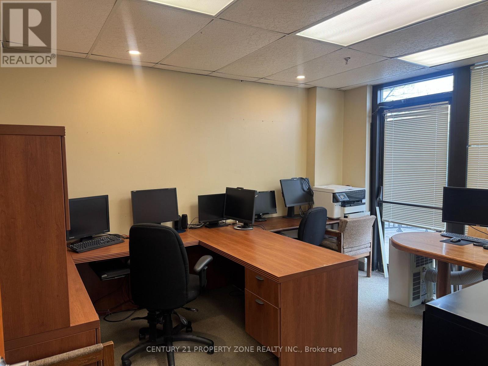 102 Lakeshore Road E, Oakville (Oo Old Oakville), Ontario  L6J 2Z4 - Photo 5 - W12852398