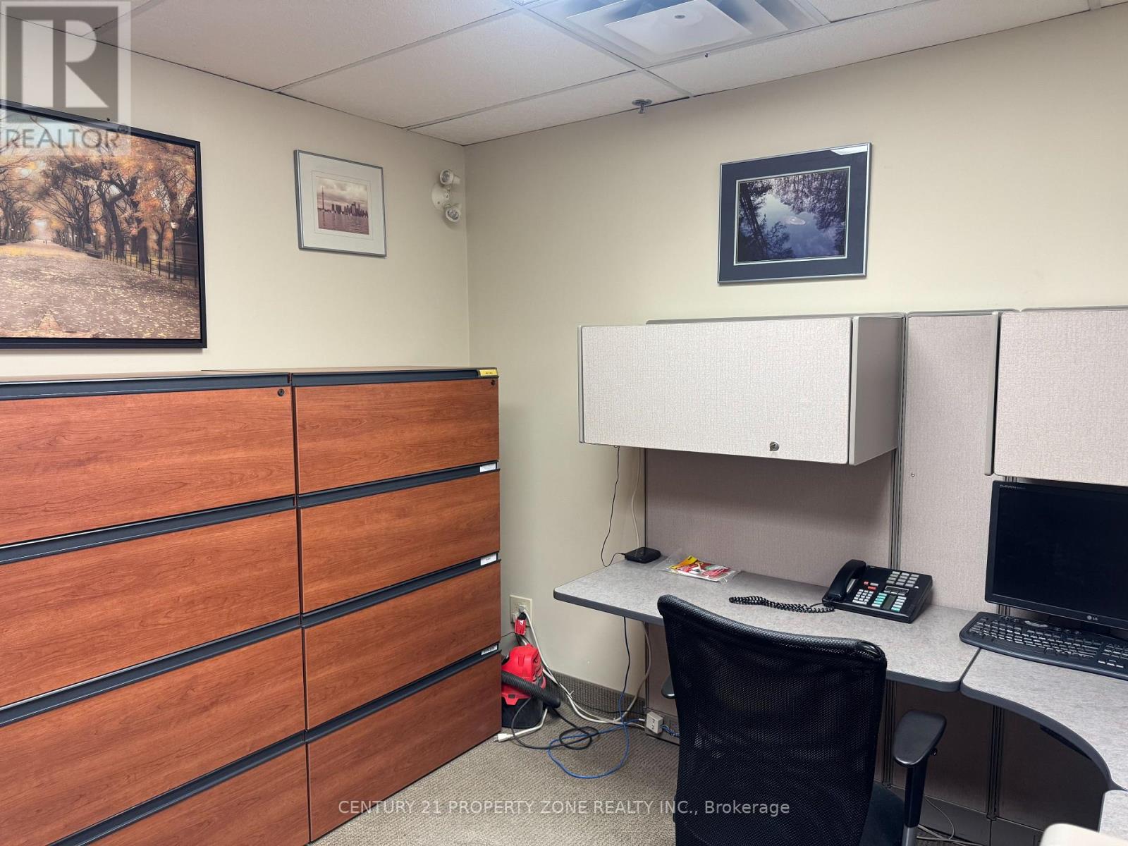 102 Lakeshore Road E, Oakville (Oo Old Oakville), Ontario  L6J 2Z4 - Photo 8 - W12852398