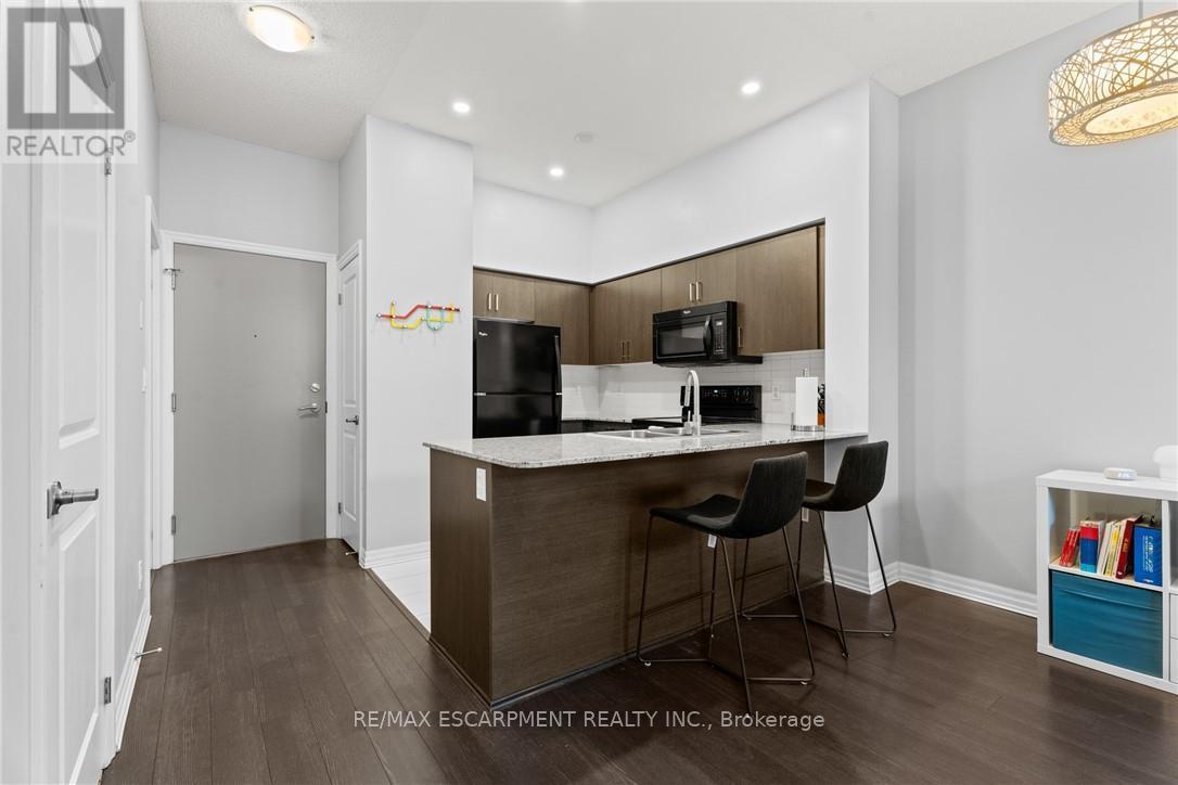 104 - 80 Esther Lorrie Drive, Toronto (West Humber-Clairville), Ontario  M9W 0C6 - Photo 10 - W12852410