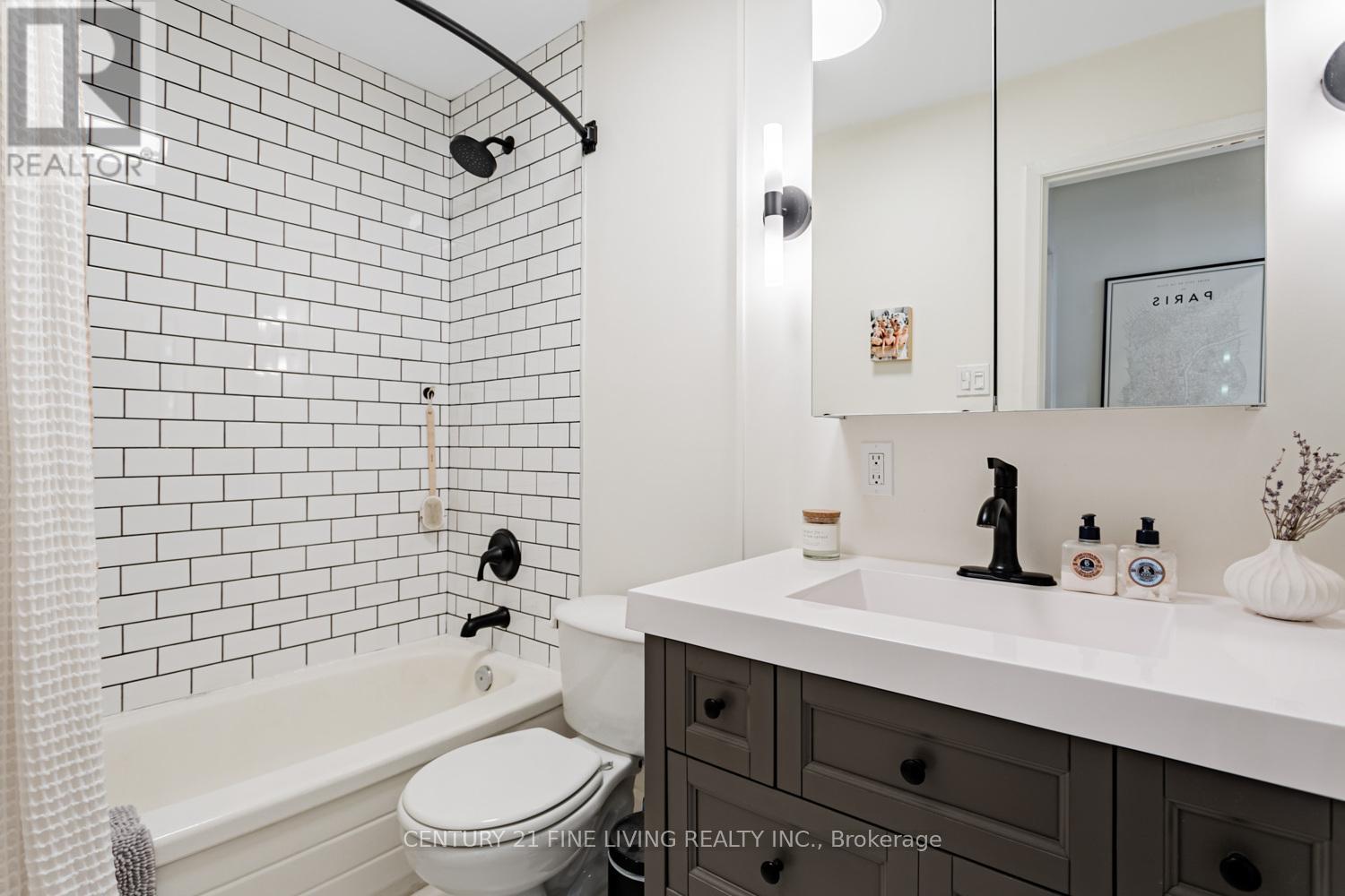 164 Sunnyside Avenue, Toronto (High Park-Swansea), Ontario  M6R 2P6 - Photo 18 - W12852430