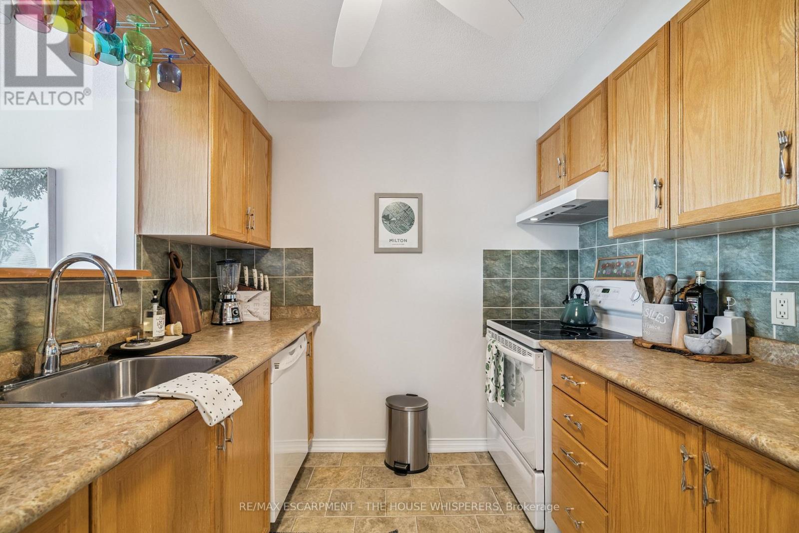 701 - 100 Millside Drive, Milton, Ontario  L9T 5E2 - Photo 12 - W12852436