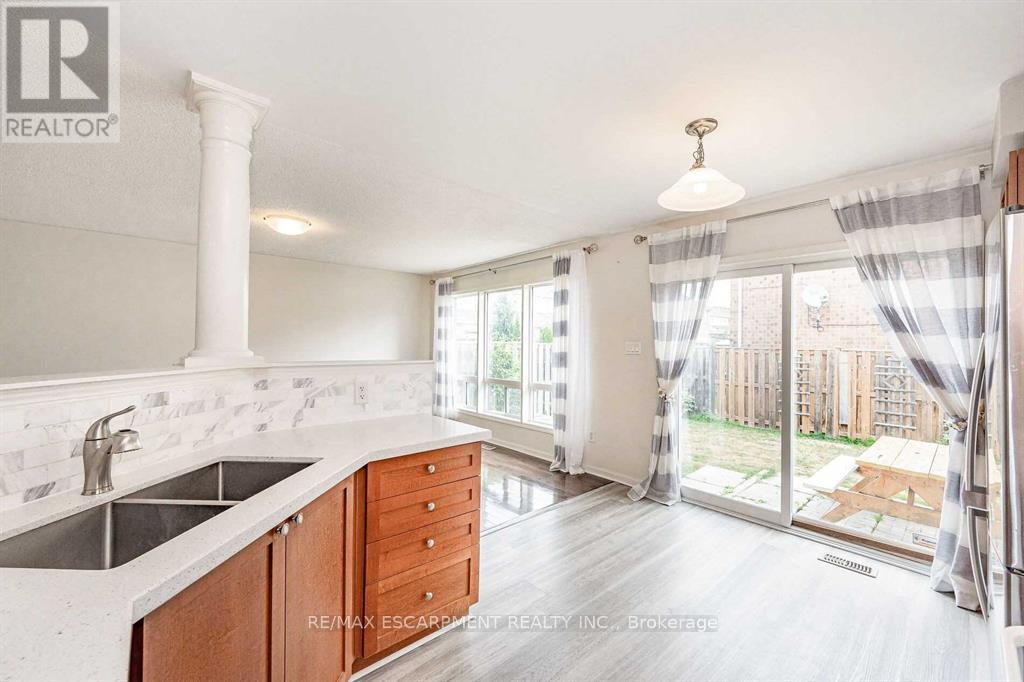 803 Mckay Crescent, Milton (Be Beaty), Ontario  L9T 6L1 - Photo 10 - W12852440