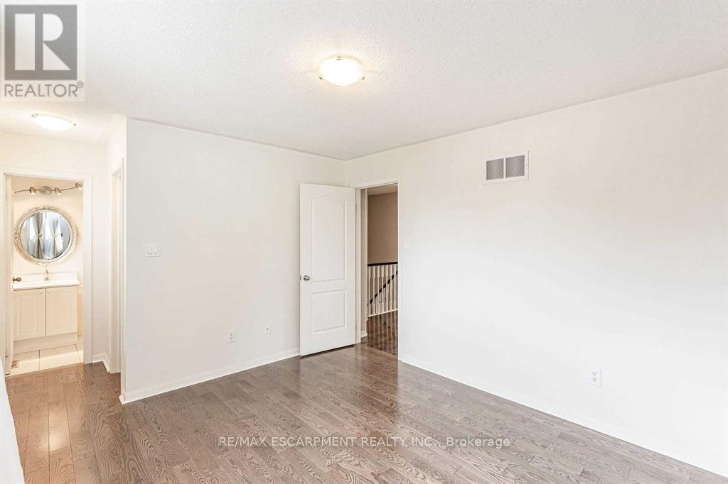 803 Mckay Crescent, Milton (Be Beaty), Ontario  L9T 6L1 - Photo 14 - W12852440