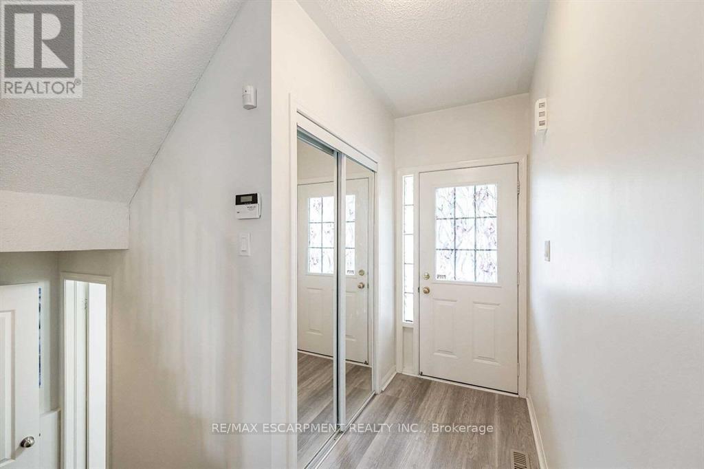 803 Mckay Crescent, Milton (Be Beaty), Ontario  L9T 6L1 - Photo 2 - W12852440