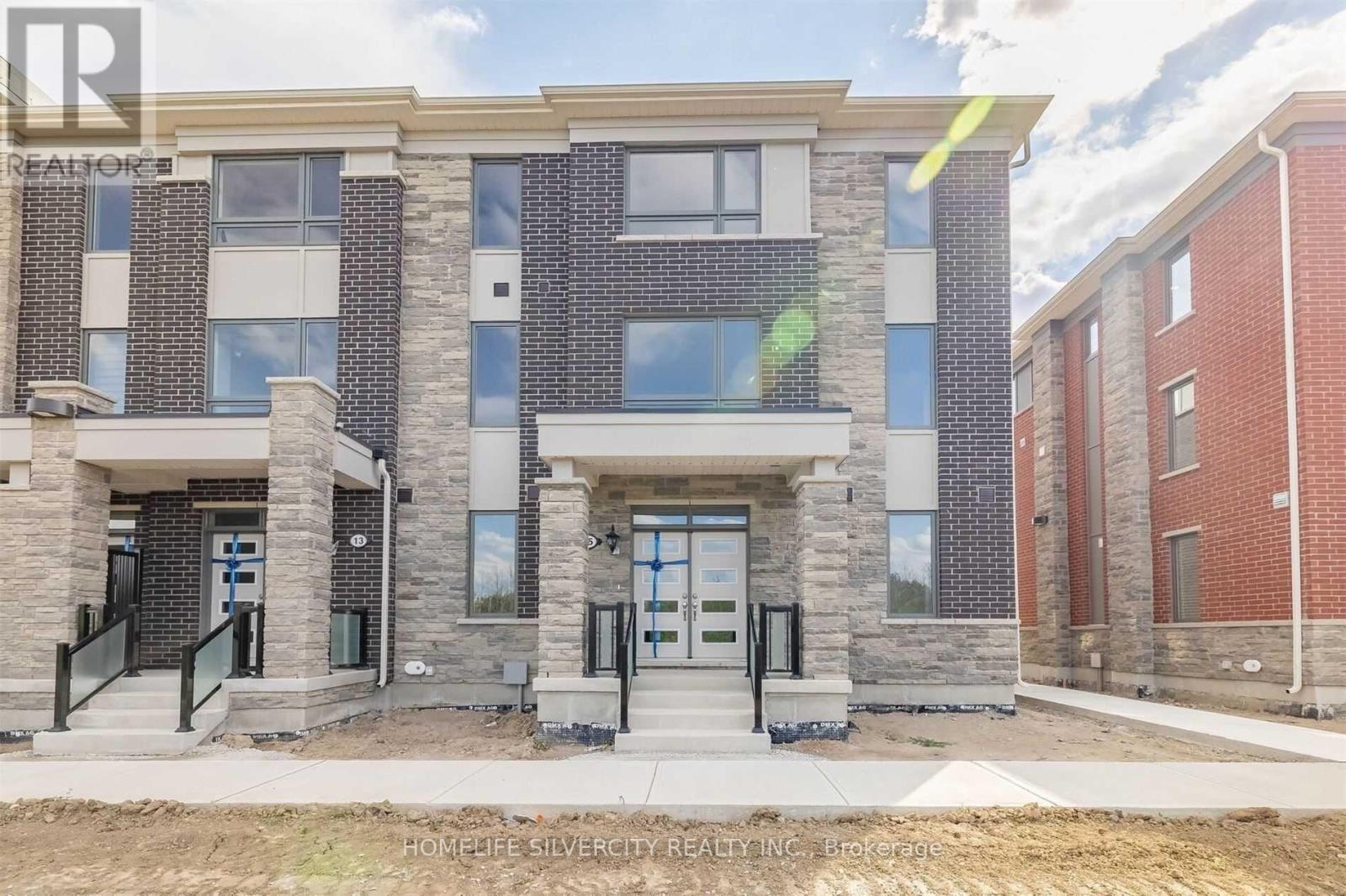 15 SUMMER WIND LANE, Brampton, Ontario