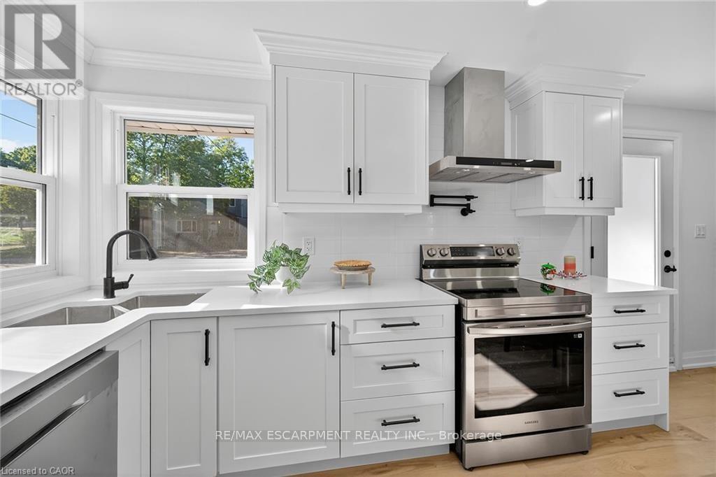 1 - 175 East 45th Street, Hamilton (Hampton Heights), Ontario  L8T 3K4 - Photo 6 - X12852378