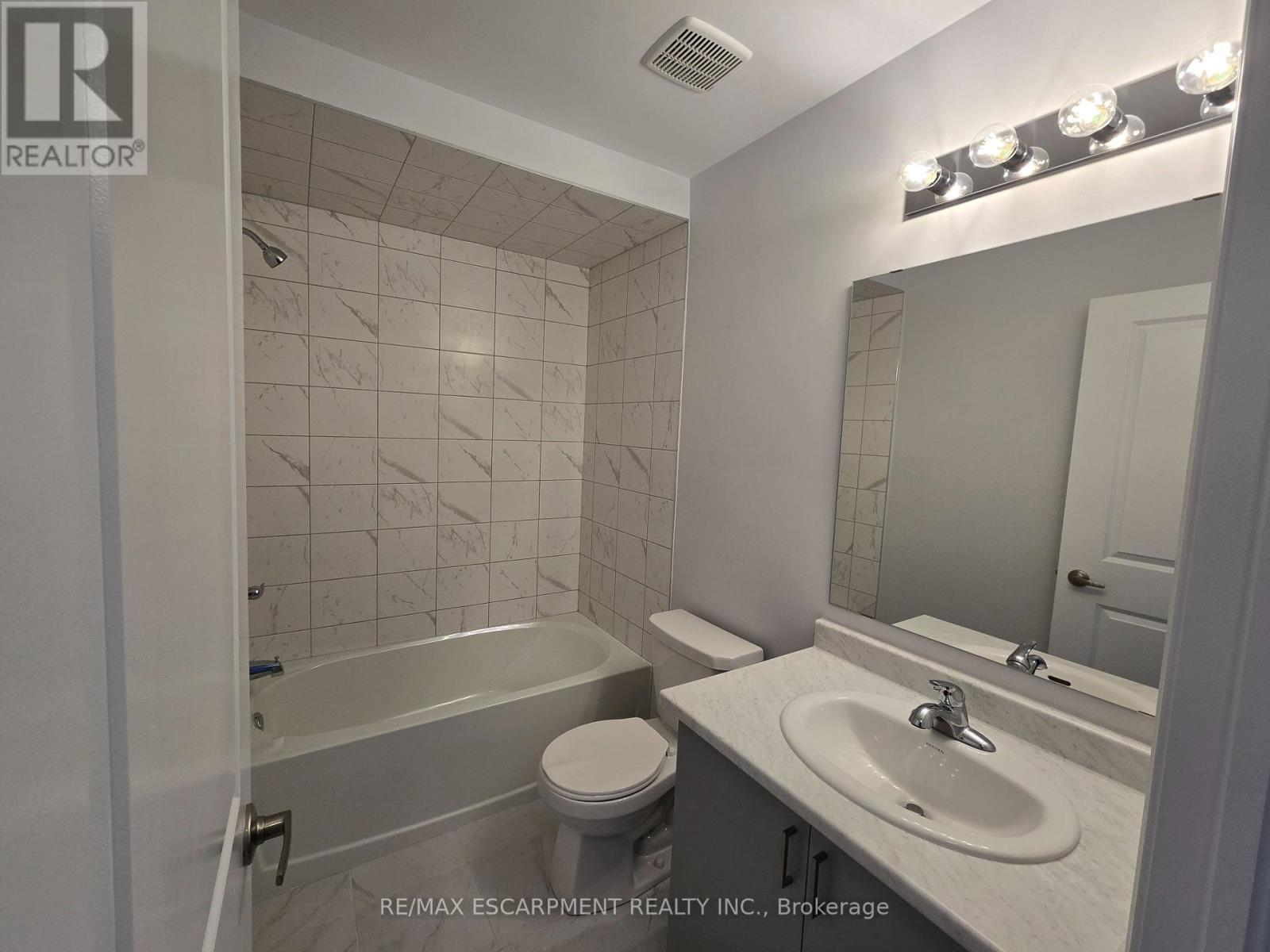 5 - 205 Thames Way, Hamilton (Mount Hope), Ontario  L0R 1W0 - Photo 16 - X12852406